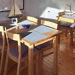 7 Person In Bru-by Traum * Bru