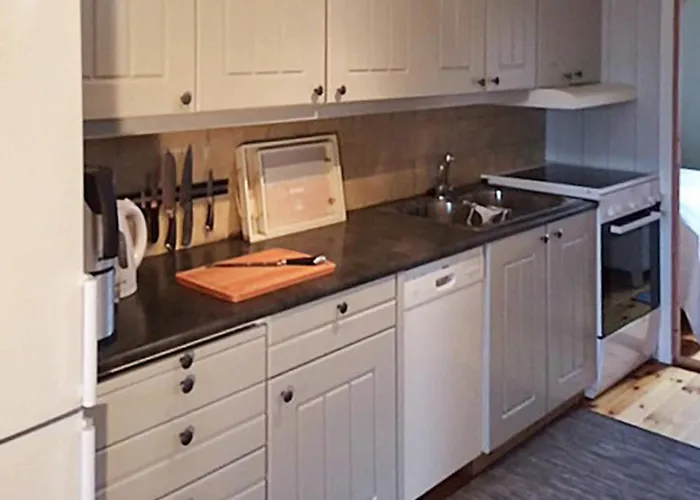 7 Person In Bru-by Traum *